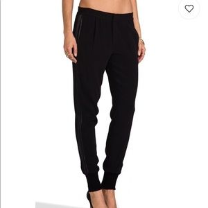 VINCE ELASTIC WAIST CREPE JOGGER PANTS BLACK IN SIZE L .